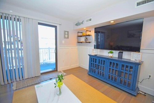 The Chateau 101b 2 Bedroom Condo by RedAwning