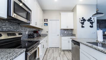 Villa, 5 Bedrooms | Private kitchen | Fridge, oven, coffee/tea maker, toaster