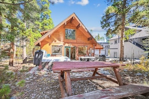 Casa, 3 habitaciones | Restaurante al aire libre