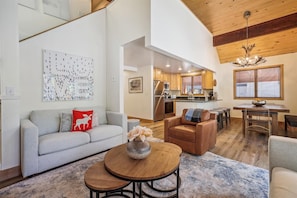 Maison, 3 chambres | Coin séjour