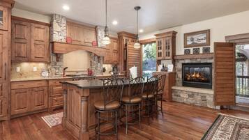 Townhome, 4 Bedrooms | Private kitchen | Fridge, oven, coffee/tea maker, electric kettle