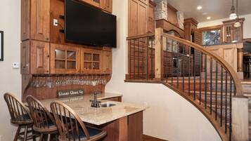 Townhome, 4 Bedrooms | Dining