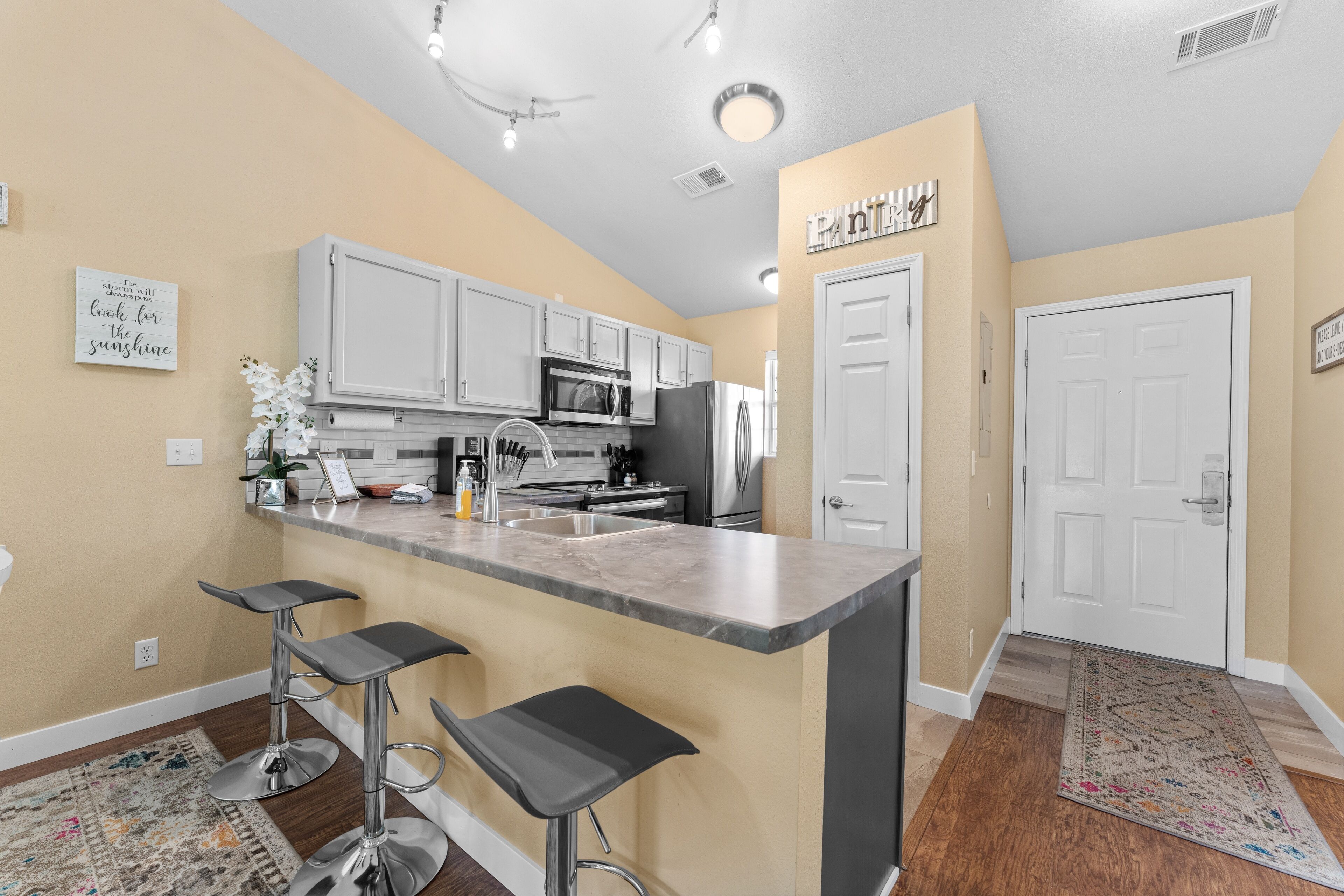 Condo, 2 Bedrooms | Private kitchen | Fridge, oven, coffee/tea maker, toaster