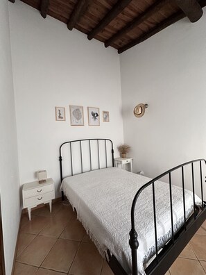 3 makuuhuonetta, silitysrauta/-lauta, Wi-Fi, vuodevaatteet