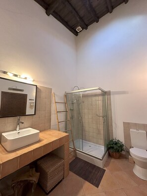 Dusche, Haartrockner, Handtücher, Seife
