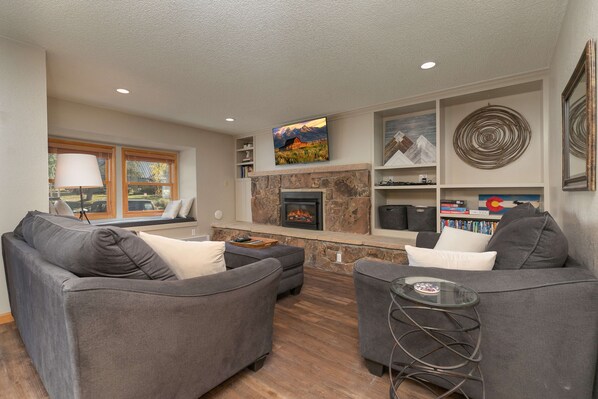TV, fireplace