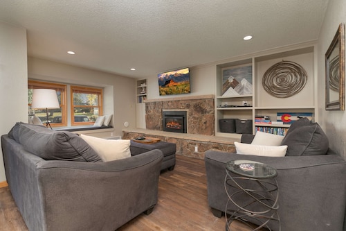 Longbranch Pine Condo: Great Location