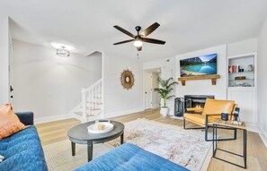 Smart TV, fireplace