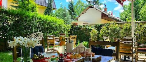 Free daily continental breakfast