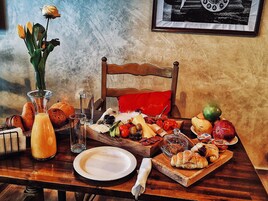 Free daily continental breakfast