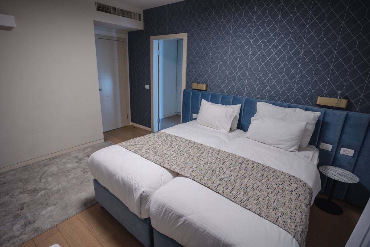 Apartment, 3 Bedrooms | Desk, WiFi (free), bed sheets