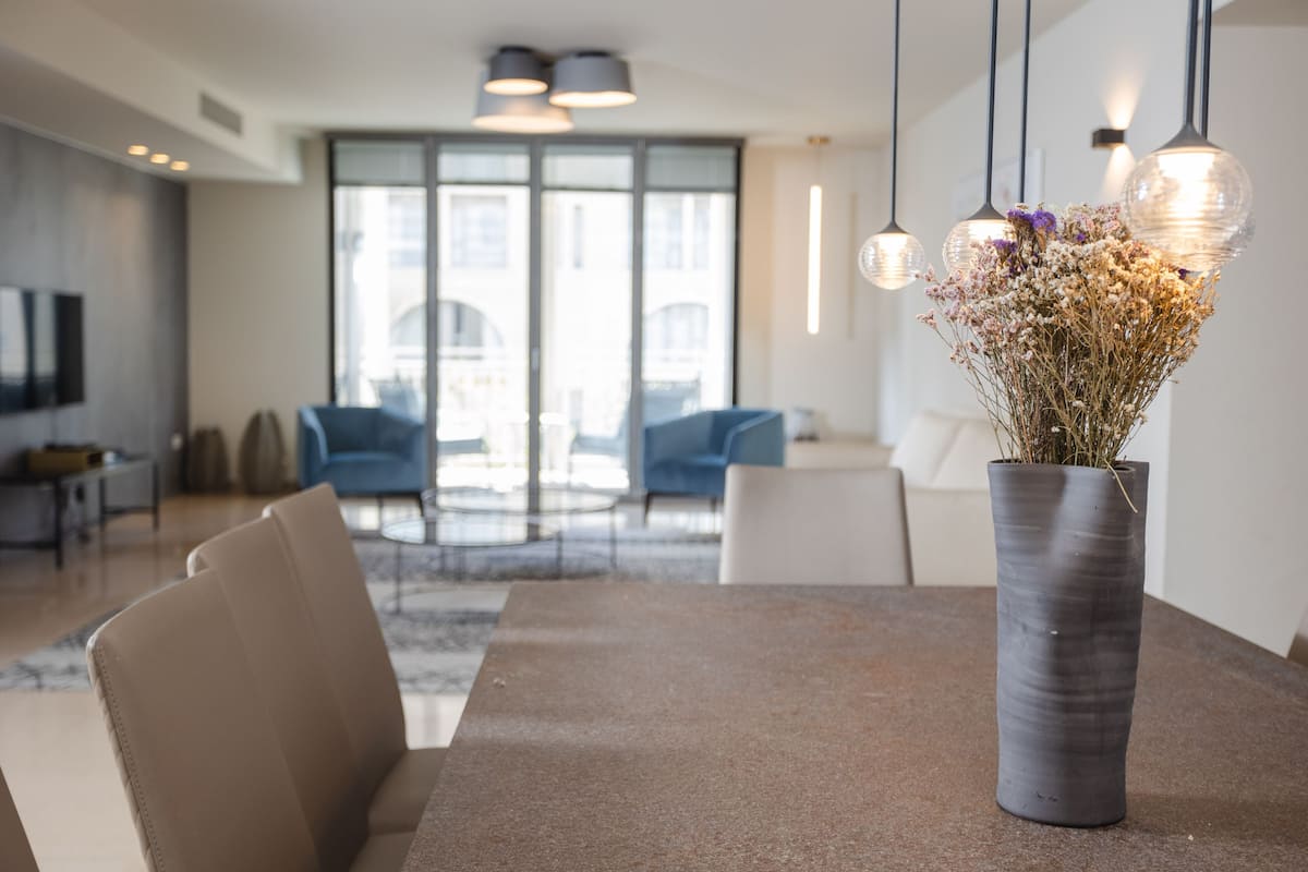 Luxury Apartment, 3 Bedrooms | Desk, WiFi (free), bed sheets