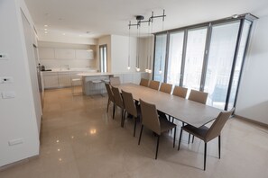อพาร์ทเมนท์, 5 ห้องนอน, ระเบียง | ห้องรับประทานอาหาร