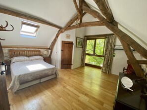 4 makuuhuonetta, silitysrauta/-lauta, vauvan matkasänky, ilmainen Wi-Fi