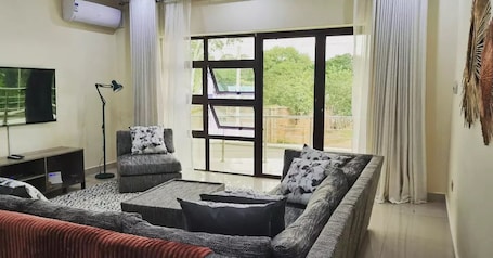 Classic Apartment | 3 bedrooms, individually furnished, laptop workspace, iron/ironing board