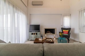 Living area - Sapphire Blue Villa (Agios Nikitas-Kalamitsi Kalamitsi,)