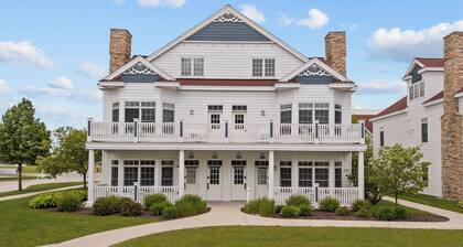 Lovely Lake Lookout - Cozy 2BR Condo Steps from Lake Michigan