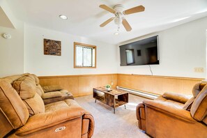 House (4 Bedrooms) | Interior - Charming Long Pond Getaway w/ Community Perks (Long Pond)