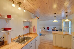 Apartment (0 Bedroom) | Interior - Beachfront Brooklin Studio With Private Balcony! (Brooklin)