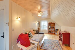 Interior - Beachfront Brooklin Studio With Private Balcony! (Brooklin)