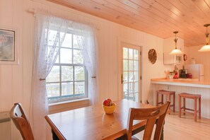 Apartment (0 Bedroom) | Interior - Beachfront Brooklin Studio With Private Balcony! (Brooklin)