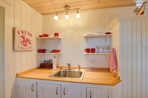 Apartment (0 Bedroom) | Interior - Beachfront Brooklin Studio With Private Balcony! (Brooklin)