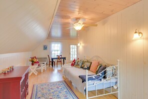 Apartment (0 Bedroom) | Interior - Beachfront Brooklin Studio With Private Balcony! (Brooklin)