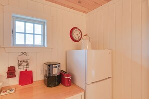 Apartment (0 Bedroom) | Interior - Beachfront Brooklin Studio With Private Balcony! (Brooklin)