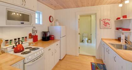 Beachfront Brooklin Studio With Private Balcony!