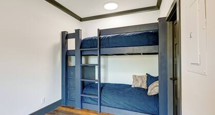 Modern Franklin Studio: Prime Downtown Location!