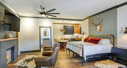 Modern Franklin Studio: Prime Downtown Location!