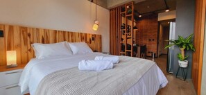 1 habitación, tabla de planchar con plancha, wifi gratis y ropa de cama 