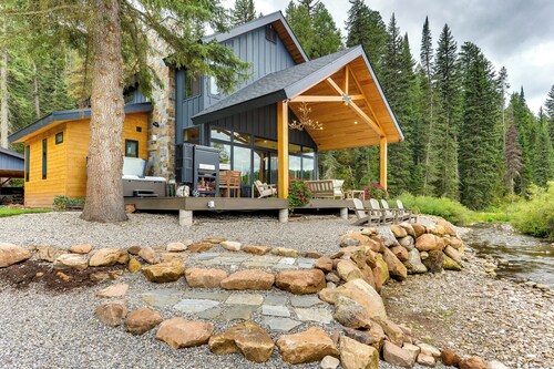 Modern Turnerville Cabin w/ Hot Tub & Scenic Views
