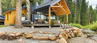 Modern Turnerville Cabin w/ Hot Tub & Scenic Views