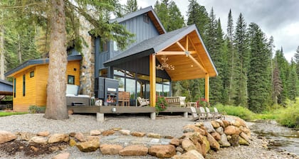 Modern Turnerville Cabin w/ Hot Tub & Scenic Views