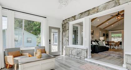 Updated + Modern Waynesville Cottage w/ Fire Pit