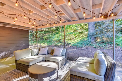 Lake Oswego Home w/ Covered Patio: Near Portland!