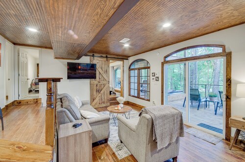 Mississippi Retreat w/ Hot Tub, Deck & Lake Views!