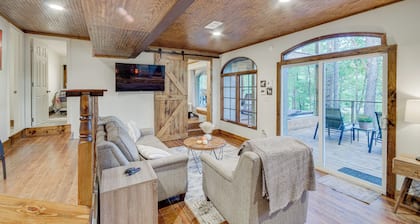Mississippi Retreat w/ Hot Tub, Deck & Lake Views!