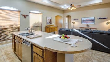 House (3 Bedrooms) | Interior