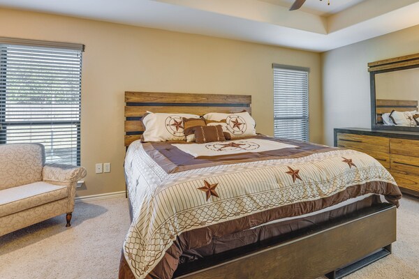 Pleasanton Vacation Rental W/ Private Yard! - Pleasanton, TX