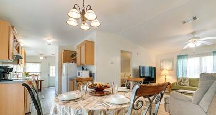 Weeki Wachee Home w/ Fire Pit: 13 Mi to Ocean!