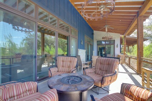 Pool & Covered Patios: Sprawling Austin Estate!
