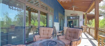 Pool & Covered Patios: Sprawling Austin Estate!