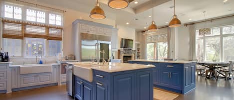 House (6 Bedrooms) | Interior