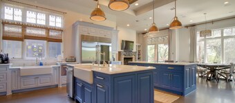 Pool & Covered Patios: Sprawling Austin Estate!