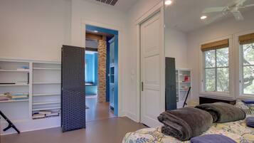 House (6 Bedrooms) | Interior