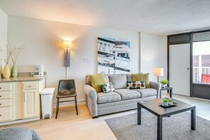 Apartment (1 Bedroom) | Interior - Modern Caravelle Resort Condo: Near Golf Courses! (Myrtle Beach)