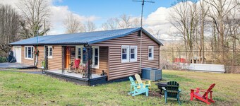 Fire Pit & Covered Deck! Cozy, Rustic Cosby Cabin