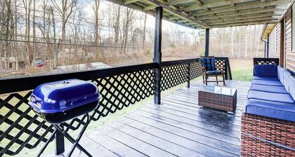 Furnished Deck: Rustic Cabin in Cosby!